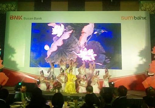 ngan hang busan han quoc tai tro hon 3 ty dong mua thiet bi giao duc cho 3 truong thpt tai tphcm