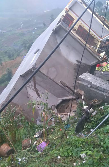 nha tang do sap do sat lo dat o lao cai
