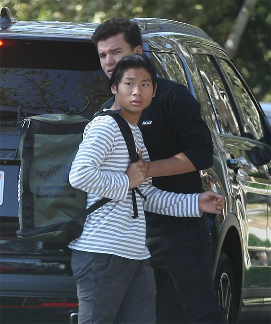 pax thien lon phong phao va ra dang dan ong khi di choi cung ban be