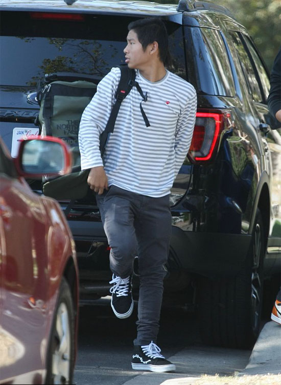 pax thien lon phong phao va ra dang dan ong khi di choi cung ban be