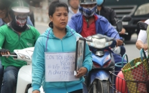 vu be gai 13 tuoi ca mau tu tu nghi xam hai me om di anh con uat uc cau cuu vks toi cao