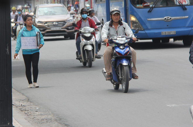 vu be gai 13 tuoi ca mau tu tu nghi xam hai me om di anh con uat uc cau cuu vks toi cao