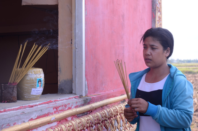 vu be gai 13 tuoi ca mau tu tu nghi xam hai me om di anh con uat uc cau cuu vks toi cao