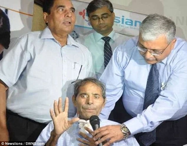 4 thang rong vai tu phuong khong ra benh bac si kinh ngac khi nhin phim x quang cua benh nhan