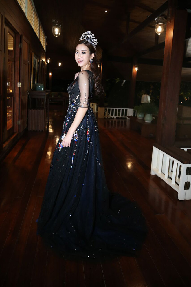 hoa hau my linh chang he kem canh khi so dang cung dan nguoi dep quoc te