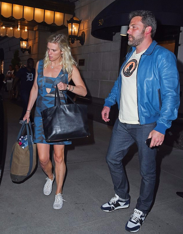 ben affleck co chuyen du lich lang man dau tien cung ban gai moi