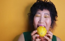 ba noi 70 tuoi nguoi han noi tieng khap mang xa hoi vi nhung video day lam dep day hai huoc