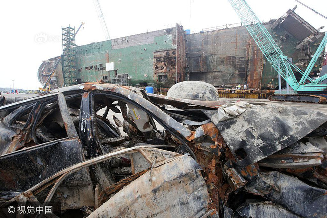 hinh anh hon 100 o to bien thanh dong sat gi sau 3 nam nam duoi day bien cung pha sewol khien nhieu nguoi rung minh