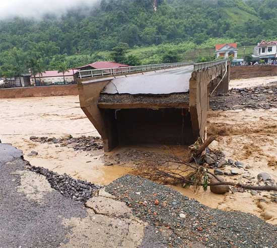 tran lu ong quet qua mu cang chai voi toc do khung khiep 15 nguoi chet va mat tich