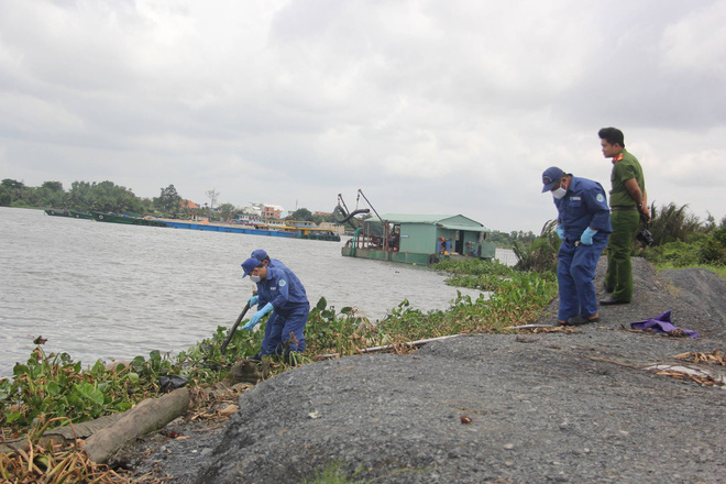 thi the nam thanh nien khong mac quan ao troi tren song sai gon