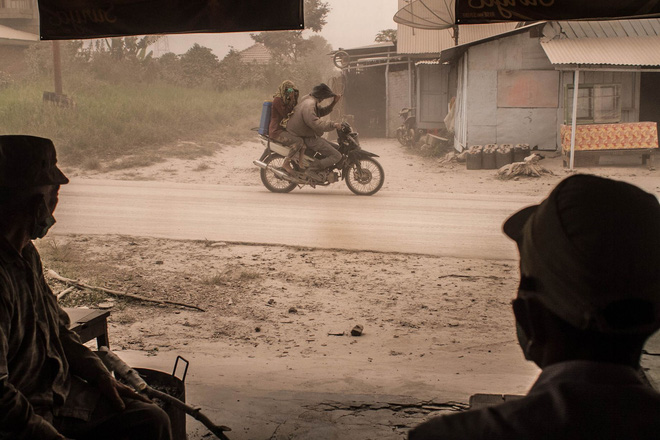 chi sau mot dem ca thi tran o indonesia bong mu mit nhu ngay tan the
