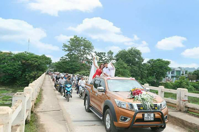 hang tram nguoi hieu ki xem dam cuoi cua co dau chuyen gioi va chu re thanh hoa