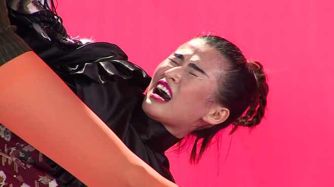 cao thien trang nhan nho ba o vo i giam khao next top cho nguye n hop ve di anh oi