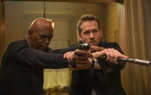 phan khich voi man ket hop co mot khong hai cua bo doi ryan reynolds samuel l jackson