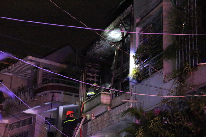 7 nguoi may man thoat chet trong can nha chay du doi o sai gon