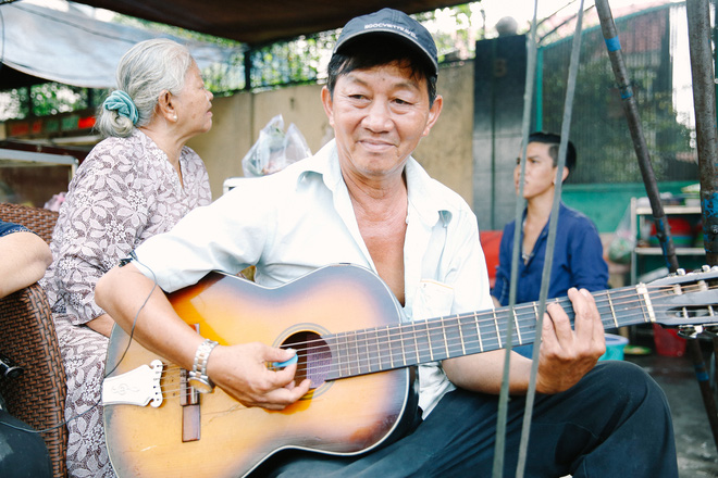 quan banh xeo van nghe voi co chu co giong ca ngot lim khien bao thuc khach sai gon say me