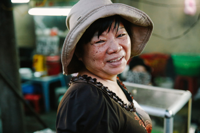 quan banh xeo van nghe voi co chu co giong ca ngot lim khien bao thuc khach sai gon say me