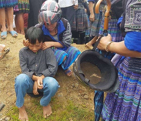 vo con khoc ngat khi nhan thi the nguoi dan ong bi lu cuon troi o yen bai