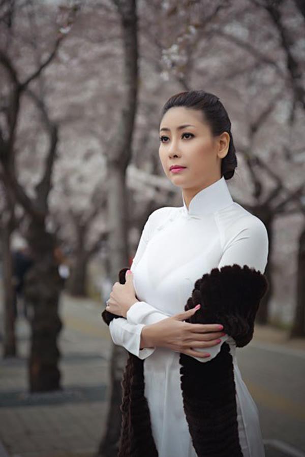 ngo ngang voi than hinh nong bong cua hoa hau u50 goi cam nhat viet nam