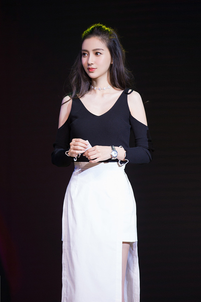 angelababy khoe dang dep chan thon trong su kien moi