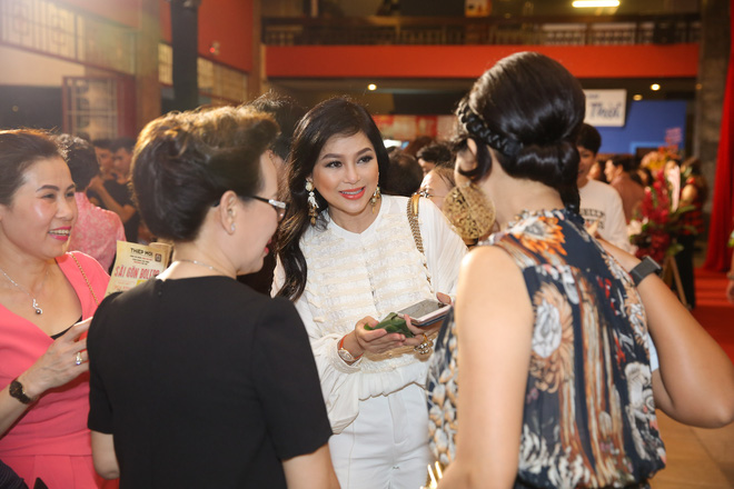 hien mai duoc chong dai gia dan di xem liveshow cua dam vinh hung