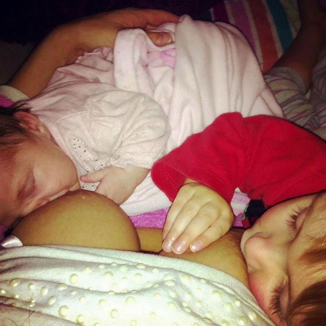 nguoi me bi chi trich vi van de con 4 tuoi bu sua me va man dap tra khien dan mang ha he