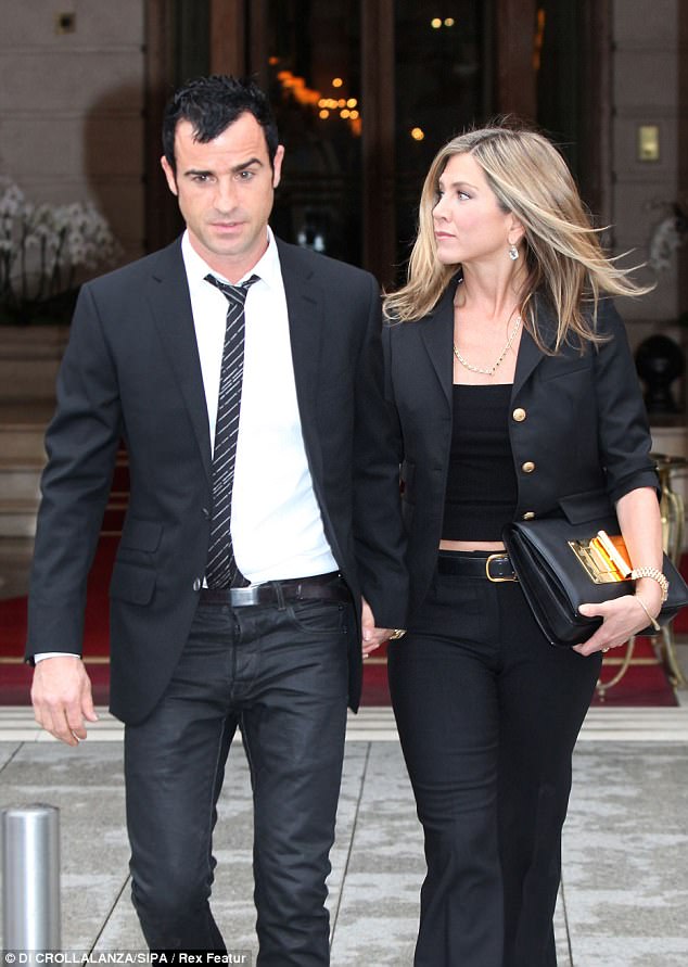 jennifer aniston hon chong ngot ngao ky niem 2 nam ngay cuoi