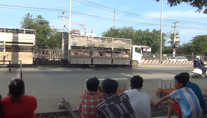 tp hcm nam thanh nien nguy kich sau khi bi xe tai tong vang hang chuc met