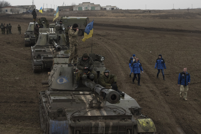 kiev cu toi lo nuong donbass nhung linh du bi cuoi cung su that cay dang