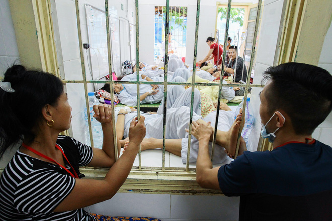 ha noi benh nhan sot xuat huyet nam la liet o benh vien bach mai