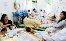 ha noi benh nhan sot xuat huyet nam la liet o benh vien bach mai