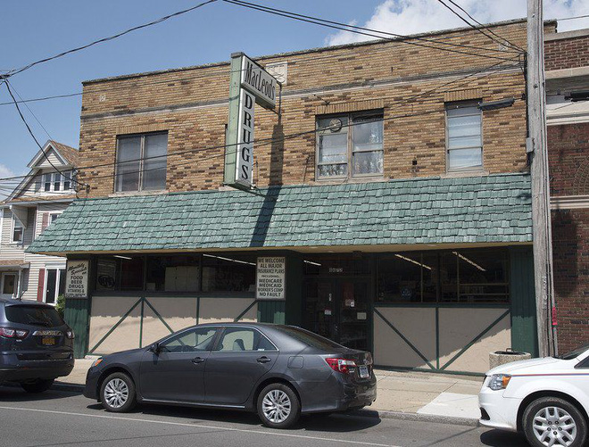 nu benh nhan to duoc si 81 tuoi bat coi quan ao moi ke don thuoc