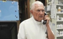 nu benh nhan to duoc si 81 tuoi bat coi quan ao moi ke don thuoc