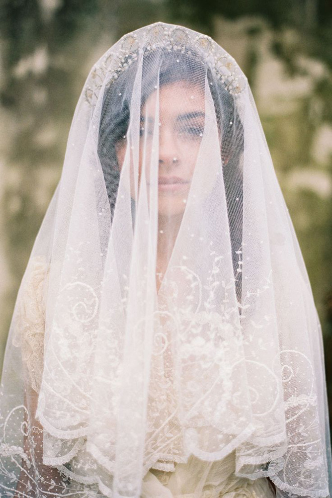 an chua sau mang che mat co dau trong ngay cuoi la nhung su that bat ngo va rung ron