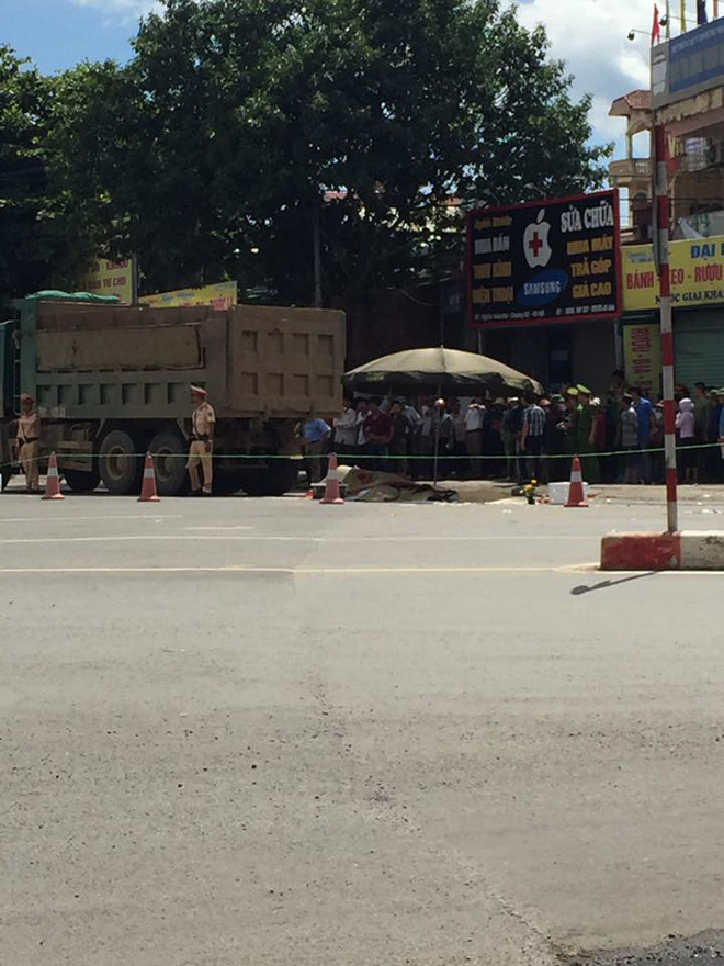ha noi va cham voi xe tai 3 nguoi bi can tu vong thuong tam