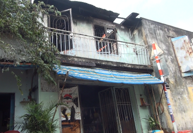 ba bong chau 2 tuoi chay thoat than khoi can nha boc chay du doi o sai gon