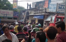 ba bong chau 2 tuoi chay thoat than khoi can nha boc chay du doi o sai gon