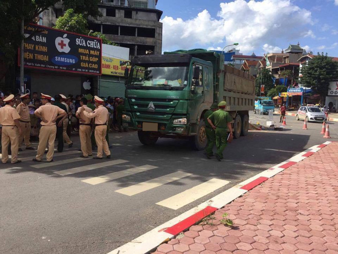 vu xe tai can 3 nguoi tu vong o ha noi cac nan nhan la ho hang