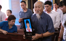 xet xu so tham vu nam sinh giet ban bo vao thung xop gia dinh dau don mang theo di anh con den toa
