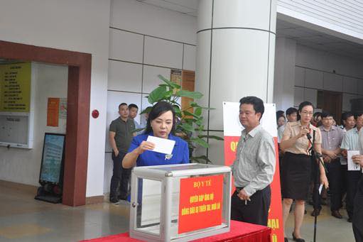 viet nam tiep nhan 30 tan hang cuu tro dong bao thien tai tu asean