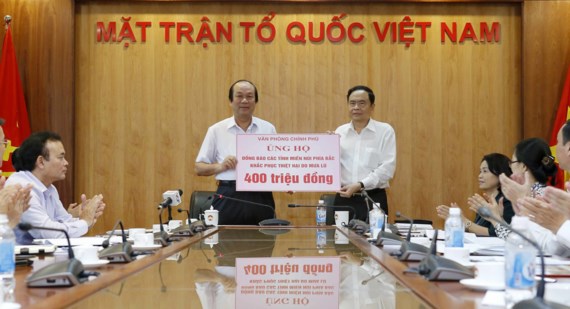 viet nam tiep nhan 30 tan hang cuu tro dong bao thien tai tu asean