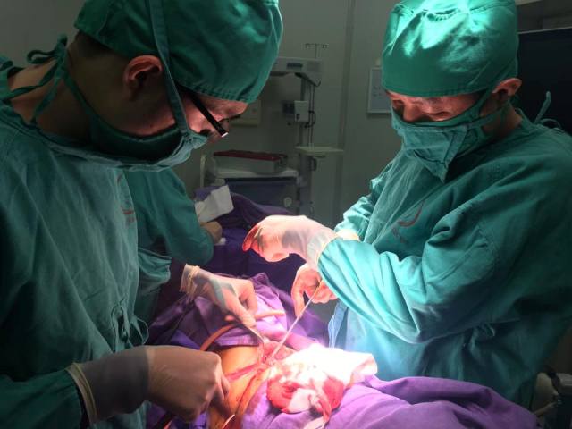 quang ninh cuu song thanh nien bi dam trong thuong thau thanh bung