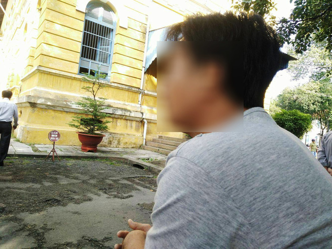 bo be gai 25 tuoi bi hiep dam phai nhap vien cap cuu con be cu hoi ve vet seo tren co the