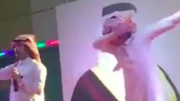 thuc hien dong tac dabbing nam ca si noi tieng bi canh sat bat giu ngay sau buoi bieu dien