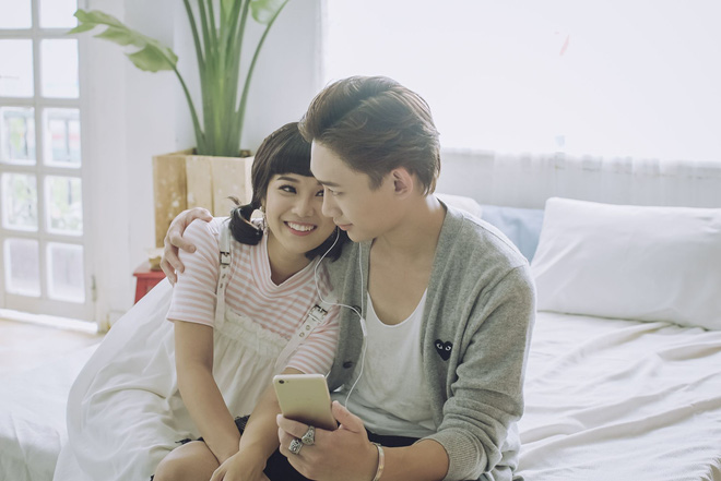 hoang yen chibi ngot ngao om hon trai dep giua bai bien