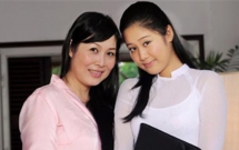 con gai ruot noi tieng xinh nhu hoa hau cua hong van gio ra sao