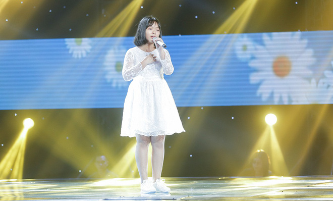 vu ca t tuo ng gu c nga vi thi sinh khu ng bi huong tra m cuo p ngay truoc mat trong tap dau the voice kids