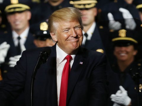 can canh doi mat vu bao ve tong thong my donald trump