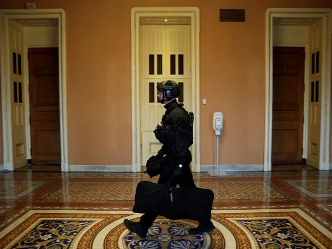 can canh doi mat vu bao ve tong thong my donald trump