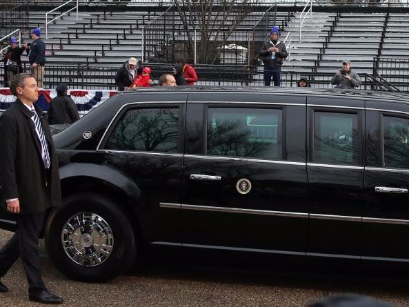 can canh doi mat vu bao ve tong thong my donald trump